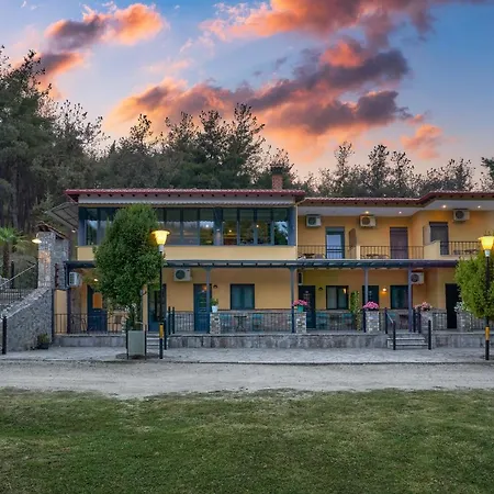 River Side 3* Elassona